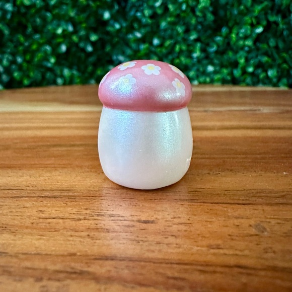 Malcom the Mushroom with Flower Cap Rare Series 5 Squish-a-long - Picture 3 of 4